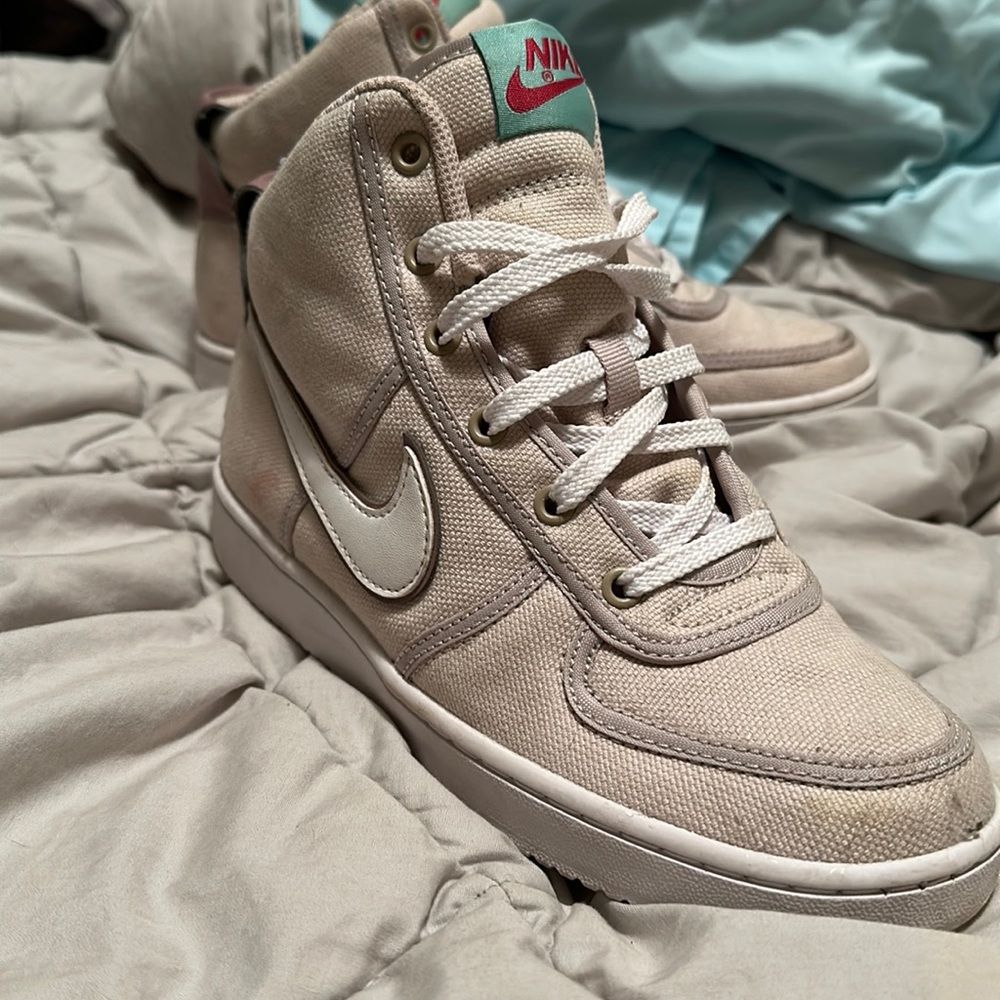 Nikes 4Y